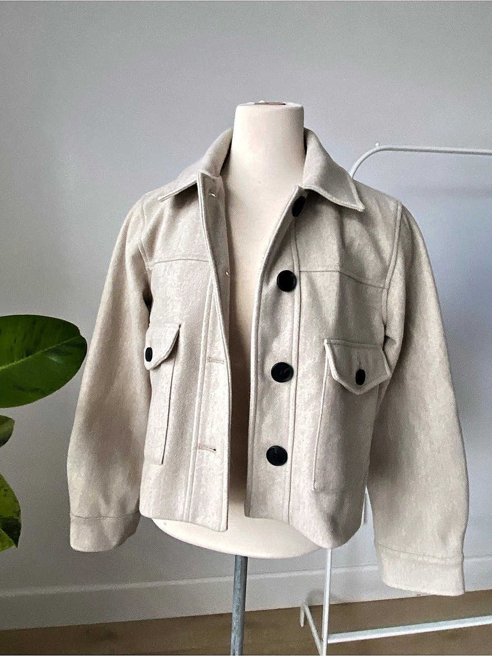 Zara Cropped Utility Jacket in White Size Small Like New
